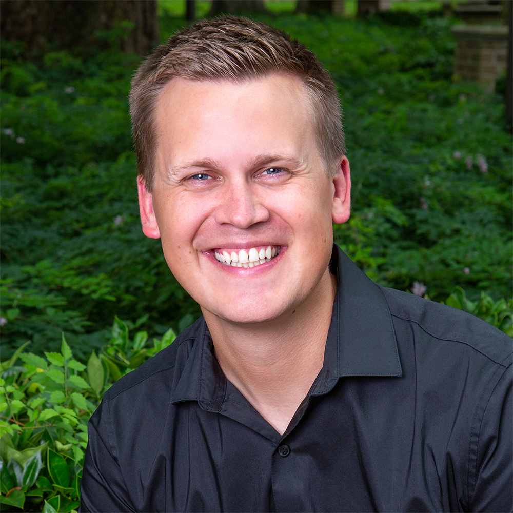 image of simon holoweiko