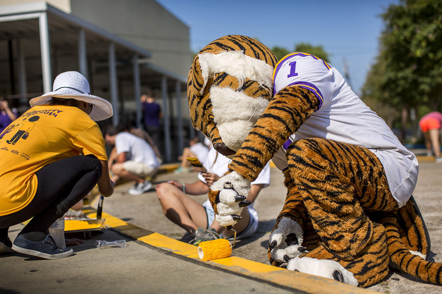 mascot mike the tiger at volunteer LSU