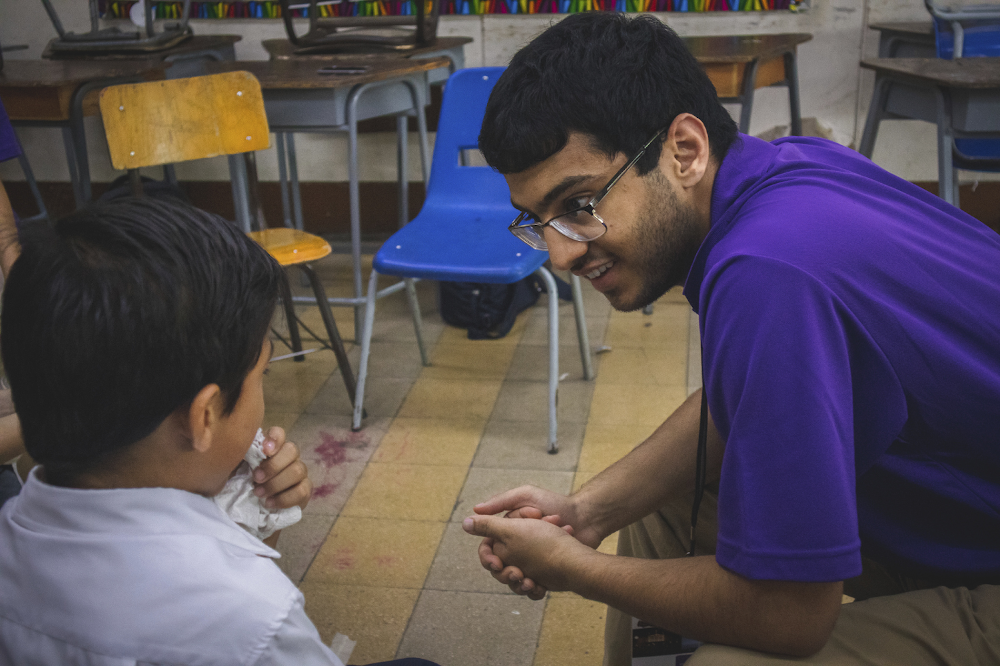 LSU student provides healthcare screening to local Costa Rican child.