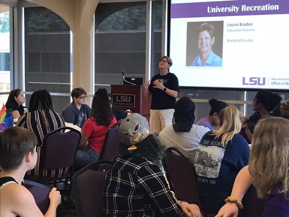 Laurie Braden talks to students at the LGBTQ welcome brunch