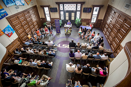 Image of the Journalism Building's Holliday Forum during a Reilly Center presentation